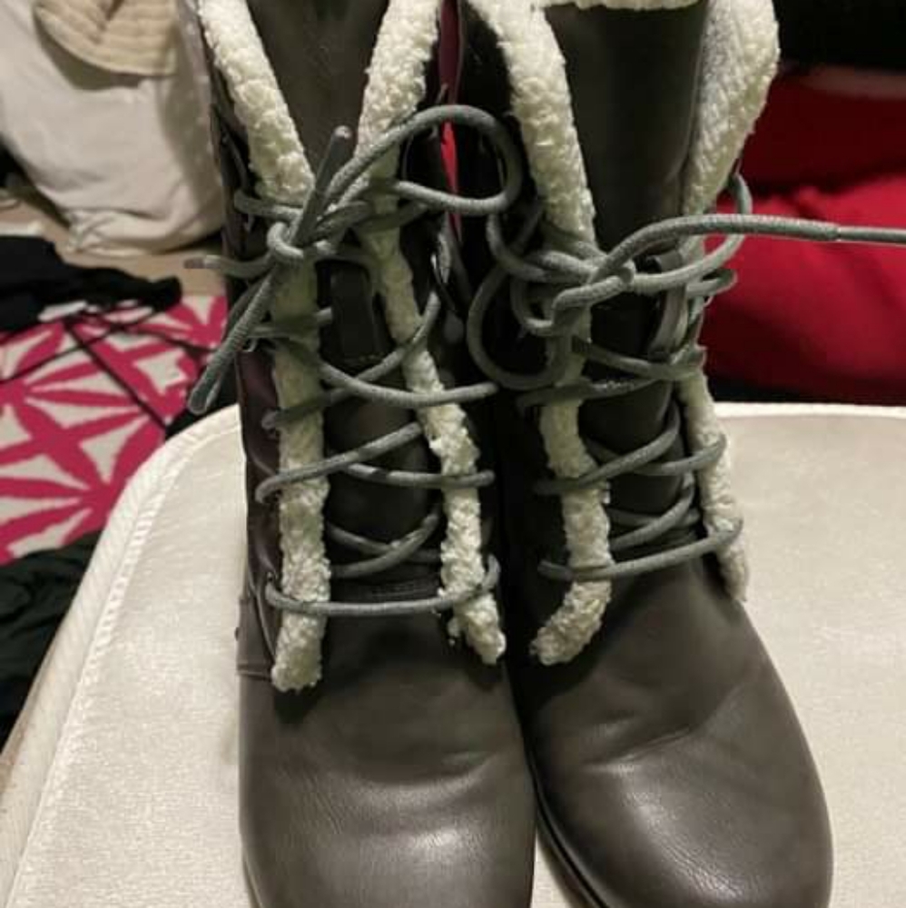 Wedge boots